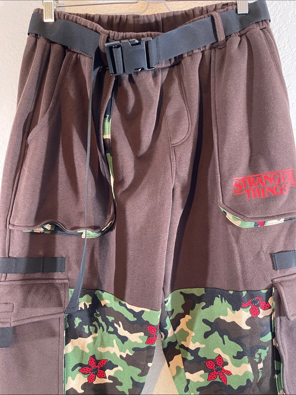 Stranger Things Demogorgon Camouflage Cargo Jogger Sweatpants Size Large NEW - Picture 4 of 13